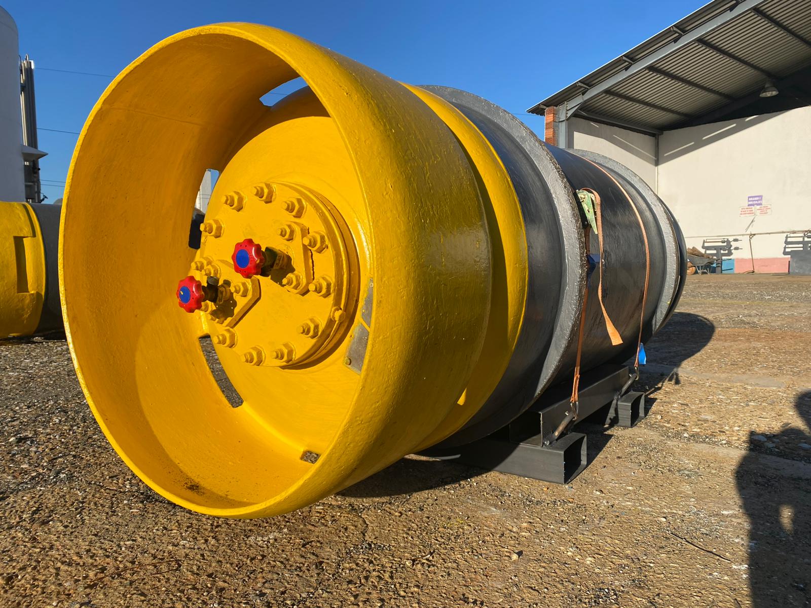1000 kg steel pressure drum of liquid sulphur dioxide